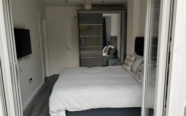 Private 1 Bedroom Apartment - Edinburgh - Sleeps 2