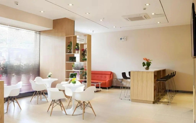 IU Hotel Chengdu Pengzhou Municipal Government Branch