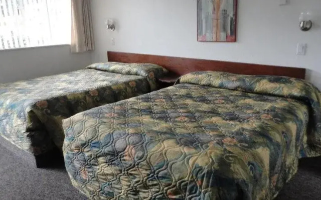 Royal Lodge Motel