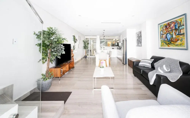 Luxury Villa Darlington - Vine