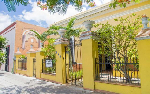 Отель Casa De Las Columnas вид на фасад