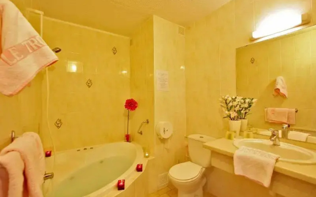 Logis Hôtel le Tropicana