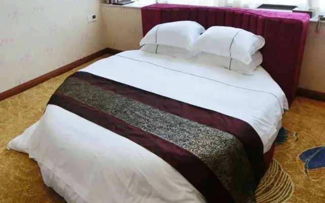 Head Holiday Hotel