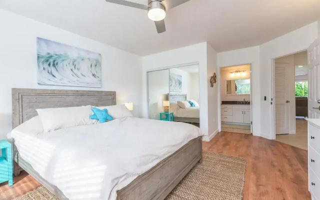 Emmalani 423 1 Bedroom Condo by RedAwning