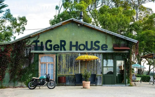 Converted Barn - Tiger House