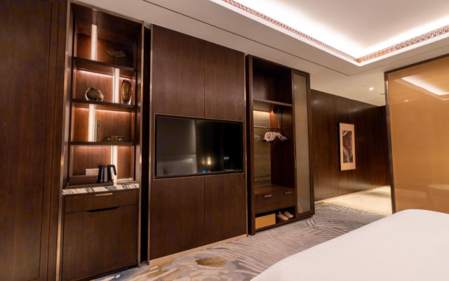Arjuna Solitaire Hotel