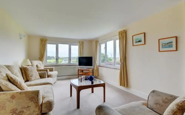 Spacious Apartment in Saint Merryn With Garden
