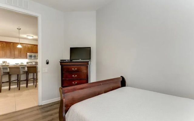 Spring Lakeview 3 Bedroom Condo by RedAwning