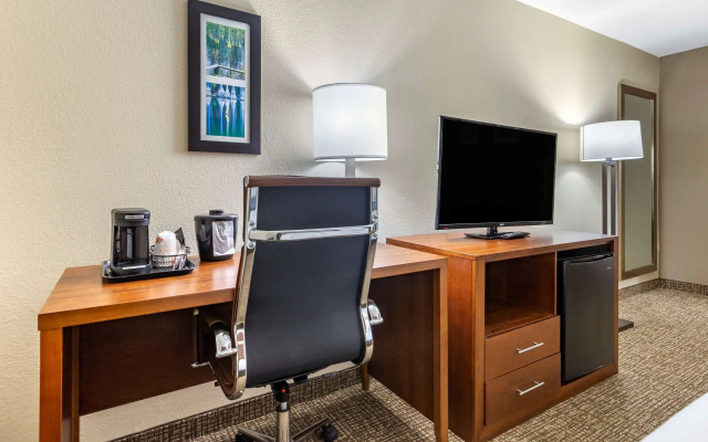 Comfort Inn & Suites Spring Lake - Fayetteville near Fort Bragg