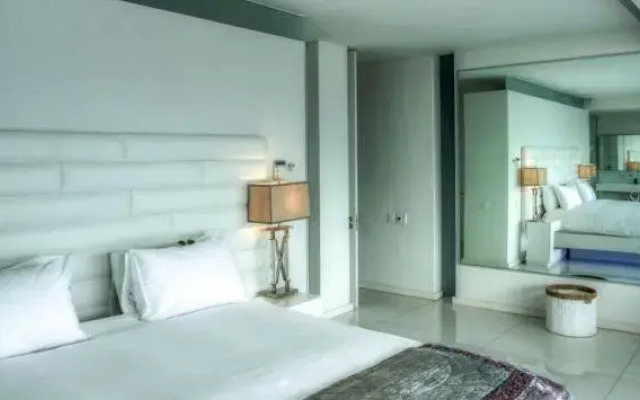 15 Views House