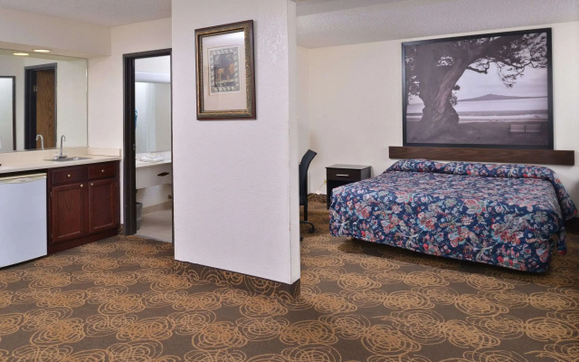 Days Inn by Wyndham Waukegan