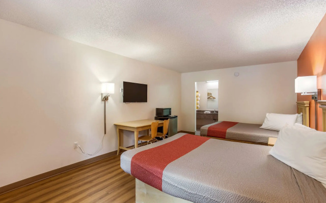 Motel 6 Macclenny, FL