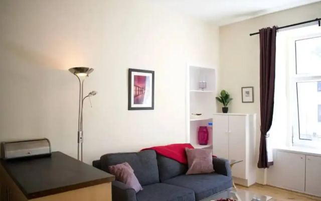 Fantastic 2 Bedroom Holyrood Apartment