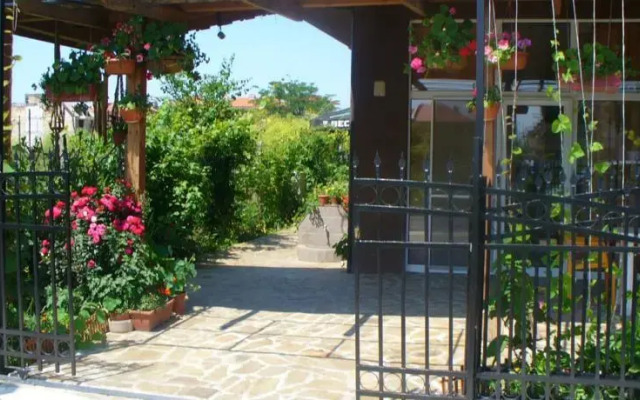 Zora Guest House