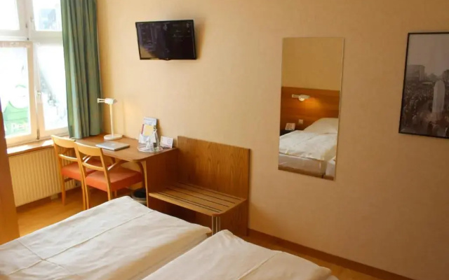 An der Persil-Uhr Stadt-Gut-Hotel