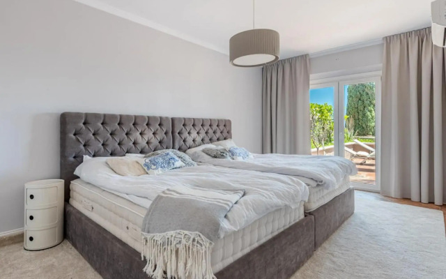 La Heredia townhouse with a magical seaview
