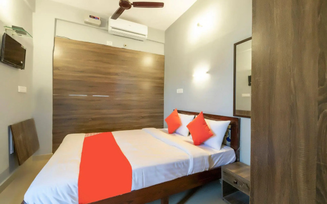 OYO 49228 Gold Inn Grey