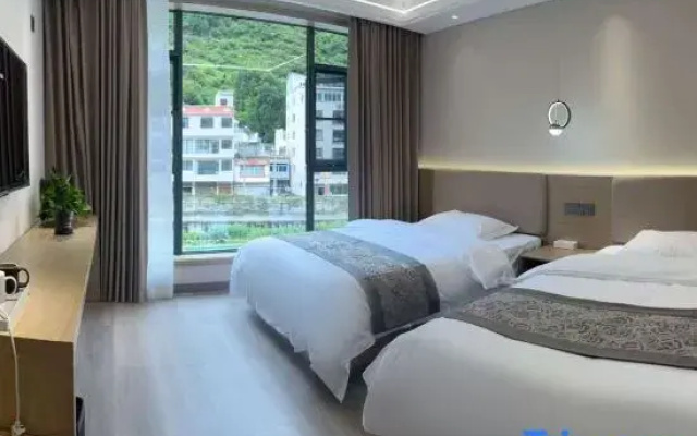 Kangding Luxiang Suisu Homestay (Qingge Square)