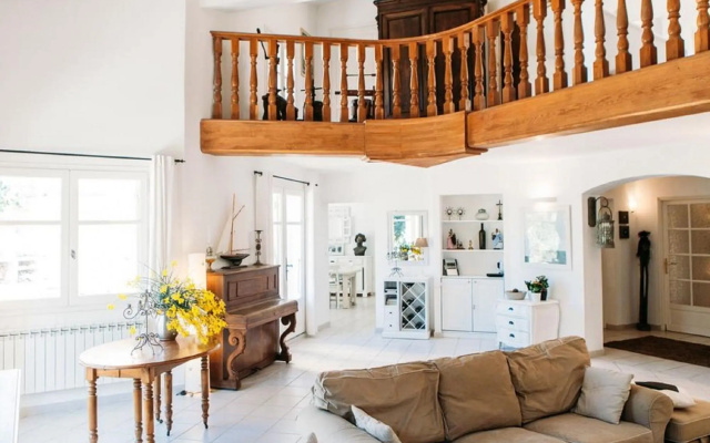 Stunning Holiday Home in Brue Auriac with Swimming Pool
