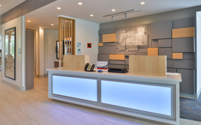 Holiday Inn Express & Suites Omaha Airport
