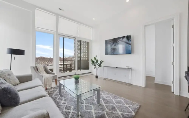 Stunning 4BD Penthouse in Ukrainian Village