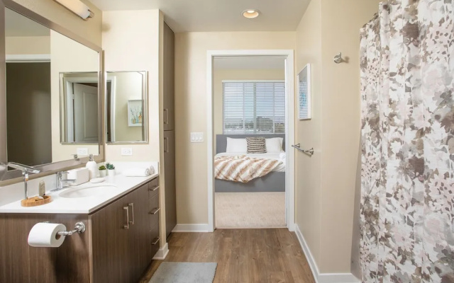Irvine Deluxe Design Suites by A