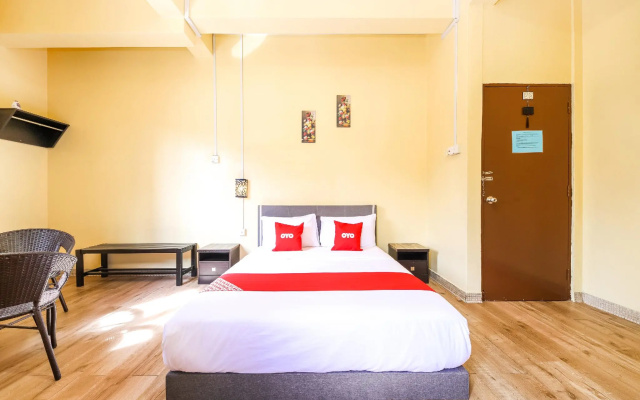 OYO 703 Myra Hotel