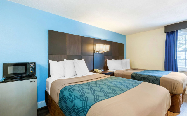 Econo Lodge West Yarmouth on Cape Cod