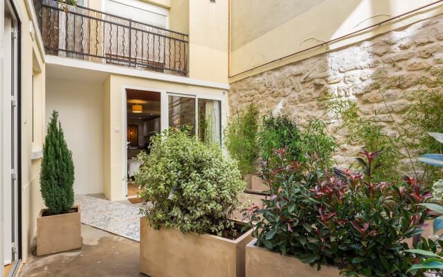 Отель Pied à Terre - Meslay вид на фасад