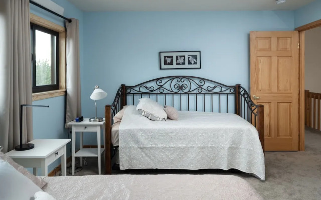 Lookout Lodge In Wondervu 4 Bedroom Home by RedAwning