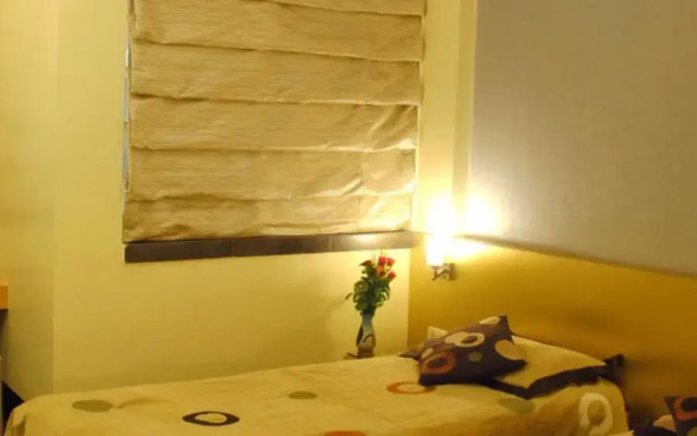 Hotel Golden Swan