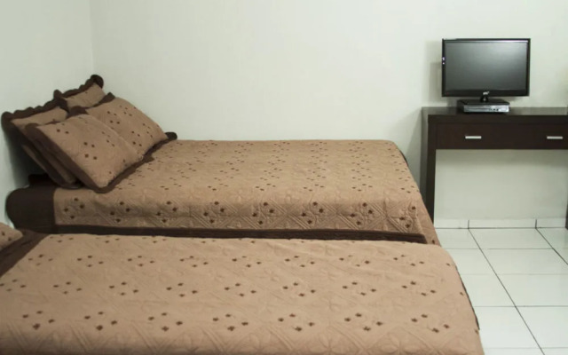 Eduardo Hotel