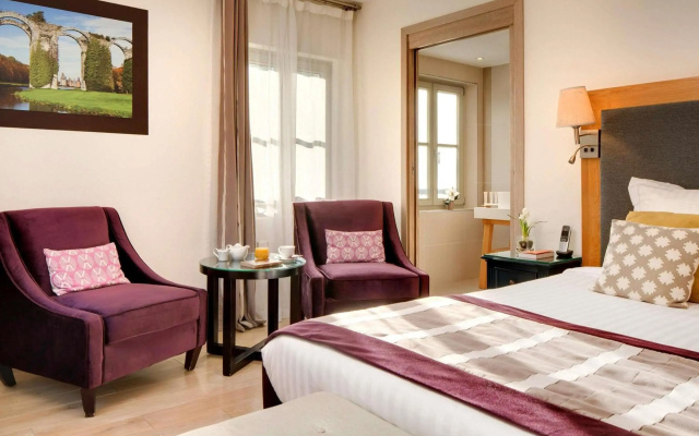 Mercure Maintenon