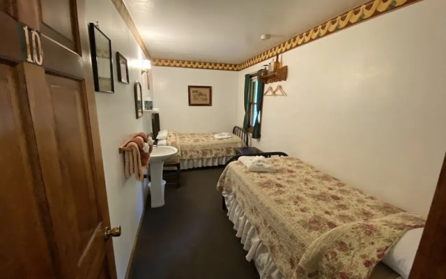 McCarthy Lodge Resort