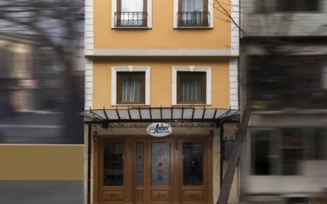 Отель Loor вид на фасад