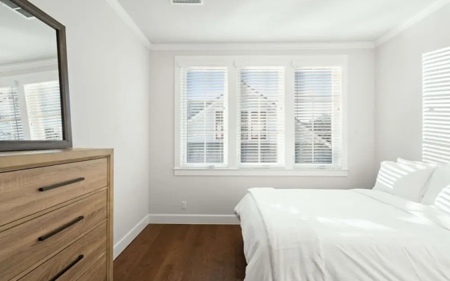 Gated 5 Bedroom Walkable to East Austin