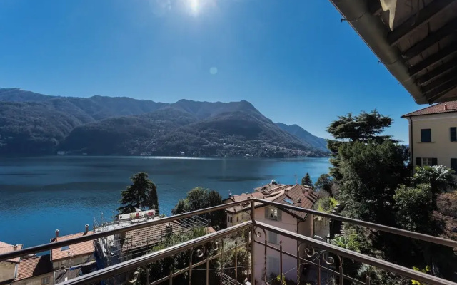 Lovely Apartment Overlooking the Lake