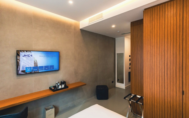 J Maluni City Hotel