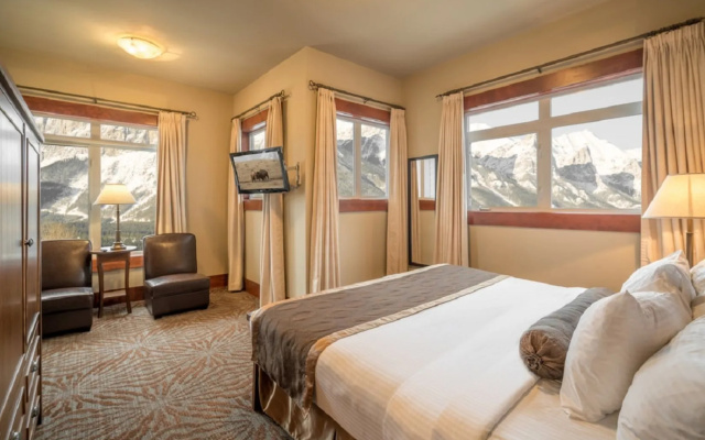 Blackstone Mountain Lodge by CLIQUE