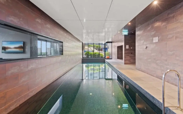Modern 1-bed City Apartment With Pool and Gym
