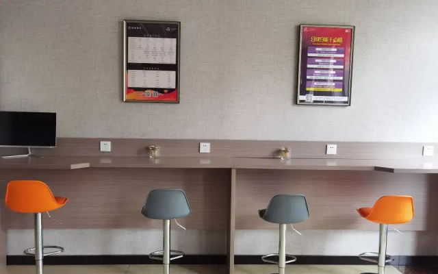 RuJia Huayi Homestay (Xianghe Zhongyi Furniture City)