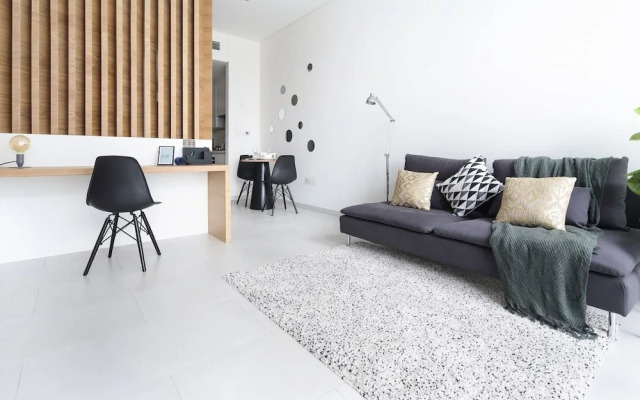 Modern & Adorable Studio w/ Spectacular Burj Khalifa Views!