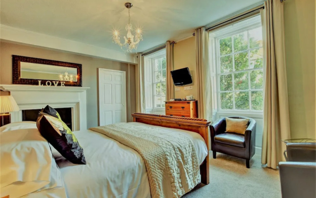 White Linen Whitby