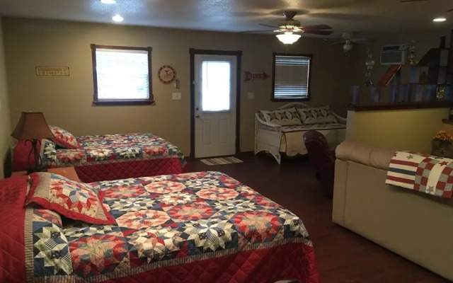 Scriv's River Haus