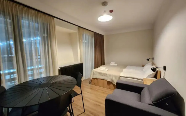Walk to Ski Lift-1br-studio-balcony-parking