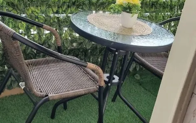Jolly 1br With AC, Backup Gen, Netflix, Balcony