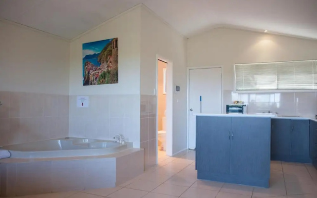 20 Korora Palms - 1 Bedroom Spa Bure