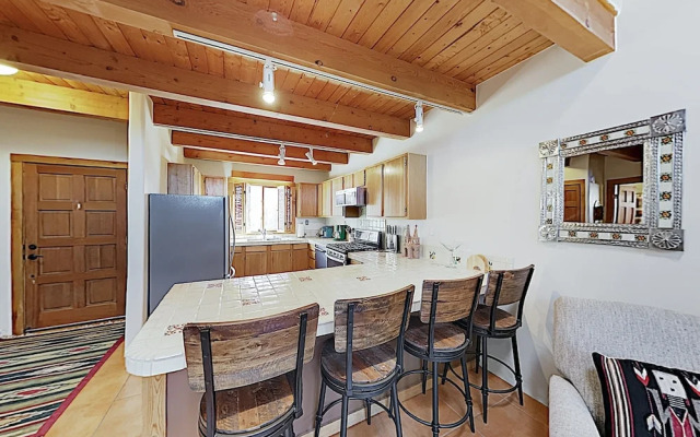 Southwest-chic W/ Private Yard 2 Bedroom Condo