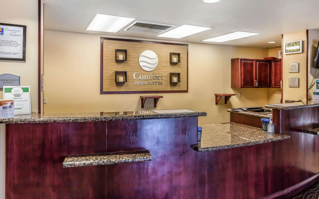 Comfort Inn & Suites Airport