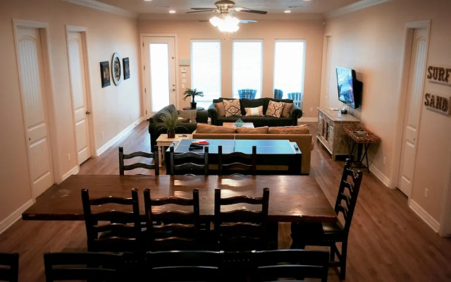 Surf And Sand 4 Bedroom Home by RedAwning